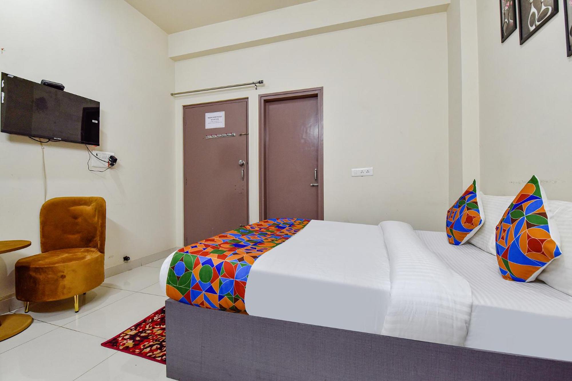Hotel Fabhotel Moon Light Palace